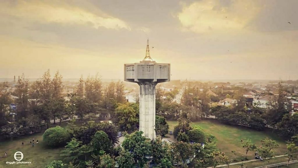 Menara Simpang Lima via @singgih.foto, 1. Waduk Kedung Ombo, 2. Waduk Klambu, 3. Waduk Cindelaras, 4. Waduk Nglangon, 5. Objek Wisata Bledug Kuwu Grobogan, 6. Goa Macan dan Goa Lowo, 7. Goa Urang Grobogan, 8. Wisata Api Abadi Mrapen, 9. Air Terjun Gulingan, 10. Air Terjun Widuri, 11. Objek Wisata Jati Pohon Indah, 12. Objek Wisata Lumpur Kesongo, 13. White Canyon, 14. Kalibiru Grobogan, 15. Kedung Kempul, 16. Sendang Coyo Grobogan, 17. Tugu Lasi, 18. Danau Resto Purwodadi, 19. Kolam Renang Ayodya, 20. Desa Wisata Banjarejo, 21. Bendungan Klambu, 22. Waduk Gambringan, 23. Masjid K.H. Burham, 24. Cindelaras, 25. Taman Remaja Pungkruk, 26. Agrowisata Kebun Blimbing Grobogan, 27. Makam Ki Ageng Selo, 28. Waterboom Mulia Klambu, 29. Waterpark ‘n Snow Gubug, 30. Master Park Purwodadi – Aircraft and Air Travel Master Park, 31. Arung Jeram Grobogan, 32. Wisata Tengah Sawah (WTS), 33. Grojogan Jati Anom, 34. Waduk Butak, 35. Bendungan Glapan Munir, 36. Waduk Sidorejo, 37. Bendungan Dumpil, 38. Wisata Air Terjun Taruman, 39. Sendang Keongan, 40. Grojogan Kinasih, 41. Air Terjun Nganyongan, 42. Puncak Pelangi Gunung Ulo, 43. Menara Simpang Lima, 44. Air Terjun Watu Ondo, 45. Air Terjun Bengkat, 46. Kedung Tlawah, 47. Grojogan Ngrandu