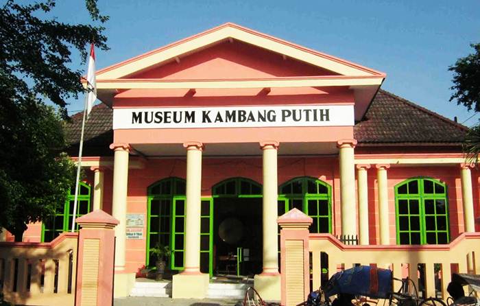 Museum Kambang Putih via Panoamio, 1. Pantai Pasir Putih Remen, 2. Pantai Kelapa Tuban, 3. Pantai Boom, 4. Air Terjun Nglirip, 5. Pantai Cemara, 6. Pantai Sowan Tuban, 7. Goa Ngerong Tuban, 8. Goa Akbar, 9. Pemandian Bektiharjo Tuban, 10. Pemandian Air Panas Prataan Tuban, 11. Alun-alun Tuban, 12. Makam Sunan Bonang, 13. Mangrove Center, 14. Klenteng Kwan Sing Bio, 15. Wisata Pelang, 16. Wisata Sendang Asmoro, 17. Masjid Agung Tuban, 18. TAMAN SLEKO, 19. WISATA SILOWO MERAKURAK, 20. Mata Air Krawak, 21. Air Terjun Banyulangse, 22. Goa Suci Tuban, 23. Goa Kancing Tuban, 24. Watu Ondo Tuban, 25. Museum Kambang Putih, 26. Pondok Pesantren Perut Bumi Al – Maghribi, 27. Perum Perhutani KPH Jatirogo, 28. Wisata Tebing Pelangi, 29. Air Terjun Sanggrahan, 30. Air Terjun Wukirharjo, 31. Pantai Socorejo, 32. Kambang Putih Tuban Park, 33. Taman Hutan Kota Tuban, 34. Sendang Wangi, 35. Pantai Surindah, 36. Tanazawi Agriculture EduPark & Leisure – Kebun Durian, 37. Goa Putri Asih, 38. Air Terjun Lembah Bongok Tuban, 39. Bukit Trantang, 1. Garang Asem, 2. Belut Goreng Ala Tuban
