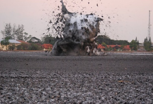 Objek Wisata Bledug Kuwu Grobogan via Grobogannews, 1. Waduk Kedung Ombo, 2. Waduk Klambu, 3. Waduk Cindelaras, 4. Waduk Nglangon, 5. Objek Wisata Bledug Kuwu Grobogan, 6. Goa Macan dan Goa Lowo, 7. Goa Urang Grobogan, 8. Wisata Api Abadi Mrapen, 9. Air Terjun Gulingan, 10. Air Terjun Widuri, 11. Objek Wisata Jati Pohon Indah, 12. Objek Wisata Lumpur Kesongo, 13. White Canyon, 14. Kalibiru Grobogan, 15. Kedung Kempul, 16. Sendang Coyo Grobogan, 17. Tugu Lasi, 18. Danau Resto Purwodadi, 19. Kolam Renang Ayodya, 20. Desa Wisata Banjarejo, 21. Bendungan Klambu, 22. Waduk Gambringan, 23. Masjid K.H. Burham, 24. Cindelaras, 25. Taman Remaja Pungkruk, 26. Agrowisata Kebun Blimbing Grobogan, 27. Makam Ki Ageng Selo, 28. Waterboom Mulia Klambu, 29. Waterpark ‘n Snow Gubug, 30. Master Park Purwodadi – Aircraft and Air Travel Master Park, 31. Arung Jeram Grobogan, 32. Wisata Tengah Sawah (WTS), 33. Grojogan Jati Anom, 34. Waduk Butak, 35. Bendungan Glapan Munir, 36. Waduk Sidorejo, 37. Bendungan Dumpil, 38. Wisata Air Terjun Taruman, 39. Sendang Keongan, 40. Grojogan Kinasih, 41. Air Terjun Nganyongan, 42. Puncak Pelangi Gunung Ulo, 43. Menara Simpang Lima, 44. Air Terjun Watu Ondo, 45. Air Terjun Bengkat, 46. Kedung Tlawah, 47. Grojogan Ngrandu