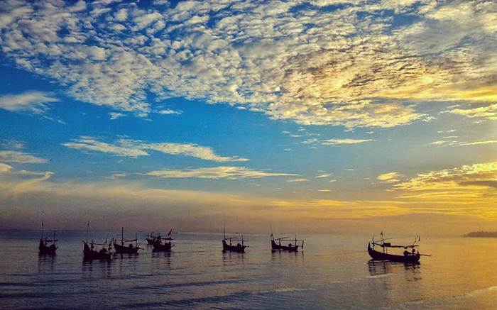 Pantai Boom via @ketut_pancoro, 1. Pantai Pasir Putih Remen, 2. Pantai Kelapa Tuban, 3. Pantai Boom, 4. Air Terjun Nglirip, 5. Pantai Cemara, 6. Pantai Sowan Tuban, 7. Goa Ngerong Tuban, 8. Goa Akbar, 9. Pemandian Bektiharjo Tuban, 10. Pemandian Air Panas Prataan Tuban, 11. Alun-alun Tuban, 12. Makam Sunan Bonang, 13. Mangrove Center, 14. Klenteng Kwan Sing Bio, 15. Wisata Pelang, 16. Wisata Sendang Asmoro, 17. Masjid Agung Tuban, 18. TAMAN SLEKO, 19. WISATA SILOWO MERAKURAK, 20. Mata Air Krawak, 21. Air Terjun Banyulangse, 22. Goa Suci Tuban, 23. Goa Kancing Tuban, 24. Watu Ondo Tuban, 25. Museum Kambang Putih, 26. Pondok Pesantren Perut Bumi Al – Maghribi, 27. Perum Perhutani KPH Jatirogo, 28. Wisata Tebing Pelangi, 29. Air Terjun Sanggrahan, 30. Air Terjun Wukirharjo, 31. Pantai Socorejo, 32. Kambang Putih Tuban Park, 33. Taman Hutan Kota Tuban, 34. Sendang Wangi, 35. Pantai Surindah, 36. Tanazawi Agriculture EduPark & Leisure – Kebun Durian, 37. Goa Putri Asih, 38. Air Terjun Lembah Bongok Tuban, 39. Bukit Trantang, 1. Garang Asem, 2. Belut Goreng Ala Tuban