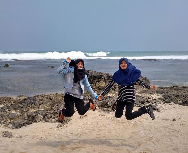 Pantai Karangmalang via @fitrianinea
