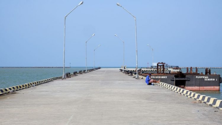 Pelabuhan Kendal via Kompas
