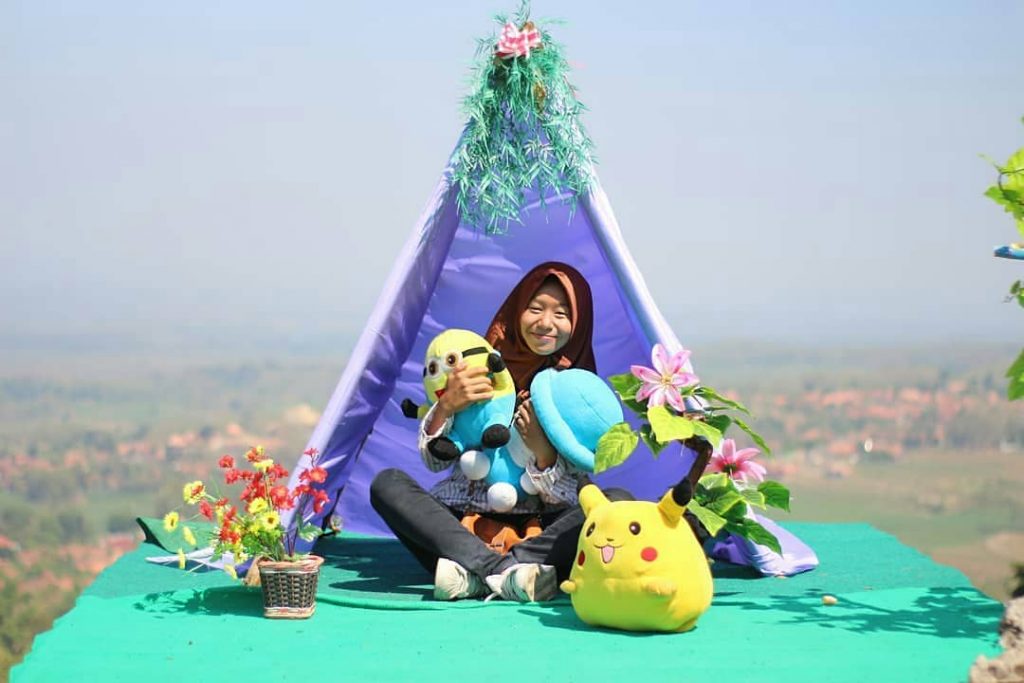 Puncak Pelangi Gunung Ulo via @ririnsipit, 1. Waduk Kedung Ombo, 2. Waduk Klambu, 3. Waduk Cindelaras, 4. Waduk Nglangon, 5. Objek Wisata Bledug Kuwu Grobogan, 6. Goa Macan dan Goa Lowo, 7. Goa Urang Grobogan, 8. Wisata Api Abadi Mrapen, 9. Air Terjun Gulingan, 10. Air Terjun Widuri, 11. Objek Wisata Jati Pohon Indah, 12. Objek Wisata Lumpur Kesongo, 13. White Canyon, 14. Kalibiru Grobogan, 15. Kedung Kempul, 16. Sendang Coyo Grobogan, 17. Tugu Lasi, 18. Danau Resto Purwodadi, 19. Kolam Renang Ayodya, 20. Desa Wisata Banjarejo, 21. Bendungan Klambu, 22. Waduk Gambringan, 23. Masjid K.H. Burham, 24. Cindelaras, 25. Taman Remaja Pungkruk, 26. Agrowisata Kebun Blimbing Grobogan, 27. Makam Ki Ageng Selo, 28. Waterboom Mulia Klambu, 29. Waterpark ‘n Snow Gubug, 30. Master Park Purwodadi – Aircraft and Air Travel Master Park, 31. Arung Jeram Grobogan, 32. Wisata Tengah Sawah (WTS), 33. Grojogan Jati Anom, 34. Waduk Butak, 35. Bendungan Glapan Munir, 36. Waduk Sidorejo, 37. Bendungan Dumpil, 38. Wisata Air Terjun Taruman, 39. Sendang Keongan, 40. Grojogan Kinasih, 41. Air Terjun Nganyongan, 42. Puncak Pelangi Gunung Ulo, 43. Menara Simpang Lima, 44. Air Terjun Watu Ondo, 45. Air Terjun Bengkat, 46. Kedung Tlawah, 47. Grojogan Ngrandu