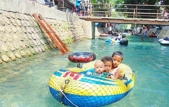 Taman Air Ngerong via @cahyononisa, 1. Pantai Pasir Putih Remen, 2. Pantai Kelapa Tuban, 3. Pantai Boom, 4. Air Terjun Nglirip, 5. Pantai Cemara, 6. Pantai Sowan Tuban, 7. Goa Ngerong Tuban, 8. Goa Akbar, 9. Pemandian Bektiharjo Tuban, 10. Pemandian Air Panas Prataan Tuban, 11. Alun-alun Tuban, 12. Makam Sunan Bonang, 13. Mangrove Center, 14. Klenteng Kwan Sing Bio, 15. Wisata Pelang, 16. Wisata Sendang Asmoro, 17. Masjid Agung Tuban, 18. TAMAN SLEKO, 19. WISATA SILOWO MERAKURAK, 20. Mata Air Krawak, 21. Air Terjun Banyulangse, 22. Goa Suci Tuban, 23. Goa Kancing Tuban, 24. Watu Ondo Tuban, 25. Museum Kambang Putih, 26. Pondok Pesantren Perut Bumi Al – Maghribi, 27. Perum Perhutani KPH Jatirogo, 28. Wisata Tebing Pelangi, 29. Air Terjun Sanggrahan, 30. Air Terjun Wukirharjo, 31. Pantai Socorejo, 32. Kambang Putih Tuban Park, 33. Taman Hutan Kota Tuban, 34. Sendang Wangi, 35. Pantai Surindah, 36. Tanazawi Agriculture EduPark & Leisure – Kebun Durian, 37. Goa Putri Asih, 38. Air Terjun Lembah Bongok Tuban, 39. Bukit Trantang, 1. Garang Asem, 2. Belut Goreng Ala Tuban