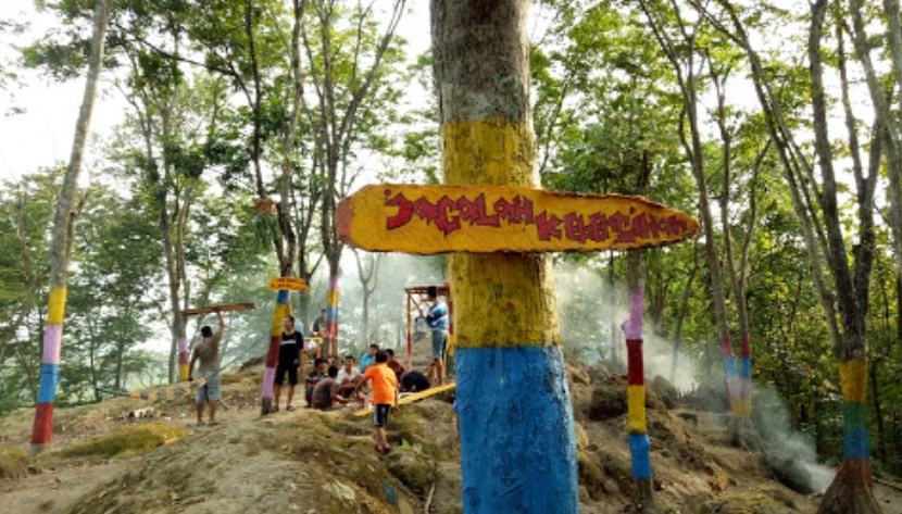 Taman Remaja Pungkruk via Tripjalanjalan, 1. Waduk Kedung Ombo, 2. Waduk Klambu, 3. Waduk Cindelaras, 4. Waduk Nglangon, 5. Objek Wisata Bledug Kuwu Grobogan, 6. Goa Macan dan Goa Lowo, 7. Goa Urang Grobogan, 8. Wisata Api Abadi Mrapen, 9. Air Terjun Gulingan, 10. Air Terjun Widuri, 11. Objek Wisata Jati Pohon Indah, 12. Objek Wisata Lumpur Kesongo, 13. White Canyon, 14. Kalibiru Grobogan, 15. Kedung Kempul, 16. Sendang Coyo Grobogan, 17. Tugu Lasi, 18. Danau Resto Purwodadi, 19. Kolam Renang Ayodya, 20. Desa Wisata Banjarejo, 21. Bendungan Klambu, 22. Waduk Gambringan, 23. Masjid K.H. Burham, 24. Cindelaras, 25. Taman Remaja Pungkruk, 26. Agrowisata Kebun Blimbing Grobogan, 27. Makam Ki Ageng Selo, 28. Waterboom Mulia Klambu, 29. Waterpark ‘n Snow Gubug, 30. Master Park Purwodadi – Aircraft and Air Travel Master Park, 31. Arung Jeram Grobogan, 32. Wisata Tengah Sawah (WTS), 33. Grojogan Jati Anom, 34. Waduk Butak, 35. Bendungan Glapan Munir, 36. Waduk Sidorejo, 37. Bendungan Dumpil, 38. Wisata Air Terjun Taruman, 39. Sendang Keongan, 40. Grojogan Kinasih, 41. Air Terjun Nganyongan, 42. Puncak Pelangi Gunung Ulo, 43. Menara Simpang Lima, 44. Air Terjun Watu Ondo, 45. Air Terjun Bengkat, 46. Kedung Tlawah, 47. Grojogan Ngrandu