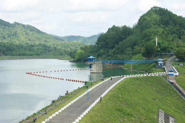 Waduk Cindelaras via Lelungan, 1. Waduk Kedung Ombo, 2. Waduk Klambu, 3. Waduk Cindelaras, 4. Waduk Nglangon, 5. Objek Wisata Bledug Kuwu Grobogan, 6. Goa Macan dan Goa Lowo, 7. Goa Urang Grobogan, 8. Wisata Api Abadi Mrapen, 9. Air Terjun Gulingan, 10. Air Terjun Widuri, 11. Objek Wisata Jati Pohon Indah, 12. Objek Wisata Lumpur Kesongo, 13. White Canyon, 14. Kalibiru Grobogan, 15. Kedung Kempul, 16. Sendang Coyo Grobogan, 17. Tugu Lasi, 18. Danau Resto Purwodadi, 19. Kolam Renang Ayodya, 20. Desa Wisata Banjarejo, 21. Bendungan Klambu, 22. Waduk Gambringan, 23. Masjid K.H. Burham, 24. Cindelaras, 25. Taman Remaja Pungkruk, 26. Agrowisata Kebun Blimbing Grobogan, 27. Makam Ki Ageng Selo, 28. Waterboom Mulia Klambu, 29. Waterpark ‘n Snow Gubug, 30. Master Park Purwodadi – Aircraft and Air Travel Master Park, 31. Arung Jeram Grobogan, 32. Wisata Tengah Sawah (WTS), 33. Grojogan Jati Anom, 34. Waduk Butak, 35. Bendungan Glapan Munir, 36. Waduk Sidorejo, 37. Bendungan Dumpil, 38. Wisata Air Terjun Taruman, 39. Sendang Keongan, 40. Grojogan Kinasih, 41. Air Terjun Nganyongan, 42. Puncak Pelangi Gunung Ulo, 43. Menara Simpang Lima, 44. Air Terjun Watu Ondo, 45. Air Terjun Bengkat, 46. Kedung Tlawah, 47. Grojogan Ngrandu