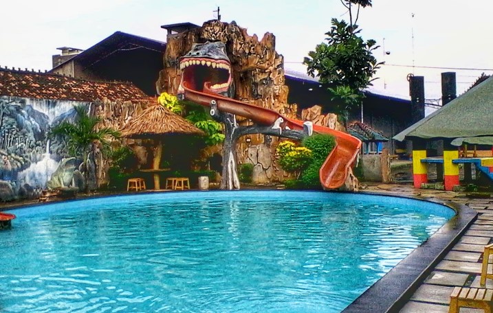 Waterboom Mulia Klambu via Infowisatagrobogan, 1. Waduk Kedung Ombo, 2. Waduk Klambu, 3. Waduk Cindelaras, 4. Waduk Nglangon, 5. Objek Wisata Bledug Kuwu Grobogan, 6. Goa Macan dan Goa Lowo, 7. Goa Urang Grobogan, 8. Wisata Api Abadi Mrapen, 9. Air Terjun Gulingan, 10. Air Terjun Widuri, 11. Objek Wisata Jati Pohon Indah, 12. Objek Wisata Lumpur Kesongo, 13. White Canyon, 14. Kalibiru Grobogan, 15. Kedung Kempul, 16. Sendang Coyo Grobogan, 17. Tugu Lasi, 18. Danau Resto Purwodadi, 19. Kolam Renang Ayodya, 20. Desa Wisata Banjarejo, 21. Bendungan Klambu, 22. Waduk Gambringan, 23. Masjid K.H. Burham, 24. Cindelaras, 25. Taman Remaja Pungkruk, 26. Agrowisata Kebun Blimbing Grobogan, 27. Makam Ki Ageng Selo, 28. Waterboom Mulia Klambu, 29. Waterpark ‘n Snow Gubug, 30. Master Park Purwodadi – Aircraft and Air Travel Master Park, 31. Arung Jeram Grobogan, 32. Wisata Tengah Sawah (WTS), 33. Grojogan Jati Anom, 34. Waduk Butak, 35. Bendungan Glapan Munir, 36. Waduk Sidorejo, 37. Bendungan Dumpil, 38. Wisata Air Terjun Taruman, 39. Sendang Keongan, 40. Grojogan Kinasih, 41. Air Terjun Nganyongan, 42. Puncak Pelangi Gunung Ulo, 43. Menara Simpang Lima, 44. Air Terjun Watu Ondo, 45. Air Terjun Bengkat, 46. Kedung Tlawah, 47. Grojogan Ngrandu