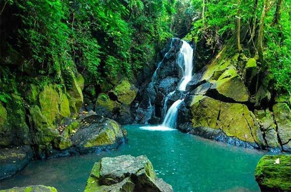 Air Terjun Pria Laot via @bugis.traveler, 1. Museum Tsunami, 2. Pulau Rubiah, 3. Pantai Iboih, 4. Masjid Raya Baiturrahman, 5. Air Terjun Blang Kolam, 6. Air Terjun Suhom, 7. Danau Laut Tawar, 8. Pantai Lhoknga, 9. Rumah Cut Nyak Dien, 10. Taman Hutan Raya Pocut Meurah Intan, 11. Air Terjun Kuta Malaka, 12. Tugu Nol Kilometer, 13. Pulau Batee, 14. Pulau Keluang, 15. Goa Sarang, 16. Ujong Seukee, 17. Pulo Aceh, 18. Air Terjun Pria Laot, 19. Air Terjun Tansaran Bidin, 20. Air Terjun Tahura Saree, 21. Kuala Paret, 22. Lingkok Kuwieng, 23. Kuala Merisi, 24. Pualu Pusong, 25. Pantai Tebing Lampuuk, 26. Pantan Terong, 27. Benteng Iskandar Muda dan Benteng Indrapatra, 28. Pusat Latihan Gajah Saree, 29. Air Terjun Peukan Biluy , 30. Goa Loyang Koro, 31. Gua putri pukes, 32. Cagar Alam Jantho, 33. Objek Wisata Putroe Aloh – Pucok Krueng , 34. Gunung Seulawah Agam, 35. Gunung Borni Telong, 36. Pulau Seumadu, 37. Kegiatan diving wisata di Pulau Weh, 38. Pantai Ujong Kareung, 39. Bukit Lamreh, 40. Pantai Ulee Lheue