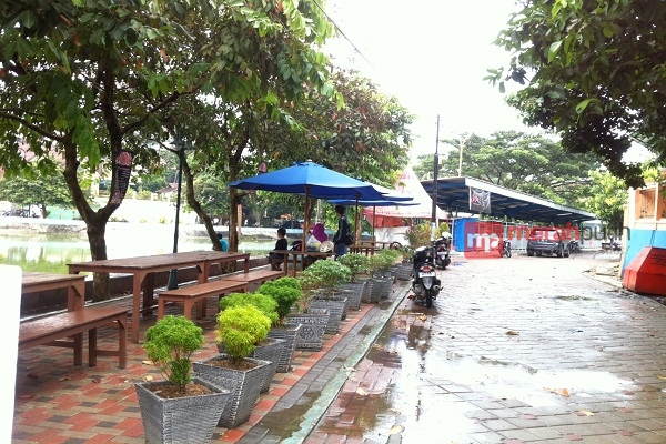 Balong Ranca Lentah via Merahputihcom, 1. Gua Maria Bukit Kanada, 2. Alun-Alun Rangkasbitung, 3. Museum Multatuli, 4. Balong Ranca Lentah, 5. Curug Sata, 6. Masjid Agung Al-Araf Rangkasbitung, 7. Pantai Karang Bokor, 8. Pantai Ciantir, 9. Pantai Tanjung Layar, 10. Curug Munding, 11. Perpustakaan Saidjah Adinda, 12. Rafting di Sungai Ciberang Rangkasbitung, 13. Vihara Rangkasbitung, 14. Wisata Kuliner Sate Bandeng, 15. Agrowisata Kebun Teh Cikuya, 16. Curug Kanteh, 17. Curug Cihear, 18. Wisata Air Panas Senang hati, 19. Pantai Goa Langir Sawarna, 20. Curug Kumpay, 21. Kupat Tahu khas Rangkasbitung