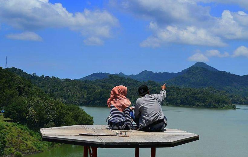 Bukit Jangkang via @iknsan_jw, 1. Kalibiru, 2. Waduk Sermo, 3. Gunung Ijo, 4. Puncak Suroloyo, 5. Kebun Teh Nglinggo, 6. Puncak Gunung Lanang, 7. Waduk Mini Kleco, 8. Goa Kiskendo, 9. Kedung Pedut, 10. Air Terjun Sidoharjo, 11. Air Terjun Grojogan Sewu, 12. Pantai Glagah, 13. Pantai Trisik, 14. Pantai Congot, 15. Wildlife Rescue Center, 16. Puncak Widosari, 17. Arung Jeram Sungai Progo, 18. Air Terjun Kembangsoka, 19. Goa Sriti Kulon Progo, 20. Hutan Mangrove Pantai Congot, 21. Goa Kebon Krembangan, 22. Pantai Bugel, 23. Bendungan Ancol, 24. Bukit Isis Kulon Progo, 25. Taman Sungai Mudal, 26. Air Terjun Setawing, 27. Pantai Pasir Kadilangu, 28. Embung Banjaroya, 29. Puncak Dipowono Kulon Progo, 30. Wisata Hutan Mangrove Jembatan Api-api, 31. Hutan Pinus Girimulyo, 32. Bendung Kayangan, 33. Kebun Bunga Krisan Gerbosari, 34. Rafting Kalibawang, 35. Bukit Cendana, 36. Air Terjun Kedung Ingas, 37. Kedung Bendo, 38. Pule Payung, 39. Bukit Jangkang, 40. Tebing Gunung Gajah, 42. Puncak Kuda Sembrani, 43. Ayunan Langit Watu Jaran, 44. Curug Siluwok, 45. Gunung Kukusan