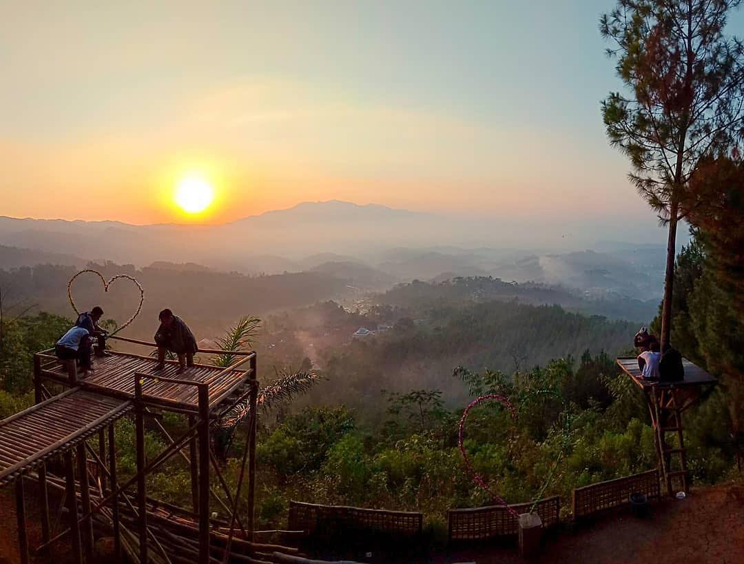 Bukit Panenjoan via @panenjoan_salem, 1. Waduk Penjalin, 2. Hutan Mangrove Kaliwlingi, 3. Pantai Randusanga / Randusongo, 4. Agrowisata Besaran, 5. Wisata Pasir Gibug, 6. Masjid Agung Brebes, 7. Kalibaya Park, 8. Pabrik Gula Jatibarang, 9. Taman Edukasi, 10. Curug Putri, 11. Kebun Teh Kali Gua, 12. Candi Pangkuan, 13. Air Terjun Ranto Canyon, 14. Kampung Budaya Dusun Jalaswatu, 15. Pemandian Air Panas Tirta Husada, 16. Pemandian Air Panas Cipanas Buaran, 17. Ciblon Waterboom, 18. Bukit Cawiri, Dadablangan Malahayu, 19. Waduk Malahayu, 20. Cagar Alam Telaga Ranjeng, 21. Bukit Panenjoan, 22. Bukit AADT yang Menawan , 23. Bukit Baper yang Menawan , 24. Puncak Sakub, 25. Alun – Alun Brebes, 26. Pulau Hantu Sigempol, 27. Bukit Bintang Capar yang eksotik, 28. Gunung Gora, 29. Curug Cantel, 30. Kebon Gedhang, 31. Bukit Gerdesy – Taman Gerdesty Cilibur, 32. Pulau Cemara Sawojajar Brebes, 33. Gunung Nyapa, 34. Curug Awu, 35. Curug Panyusuhan, 37. Curug Rambukasang yang tersembunyi, 38. Curug Lebak Beber Wetan