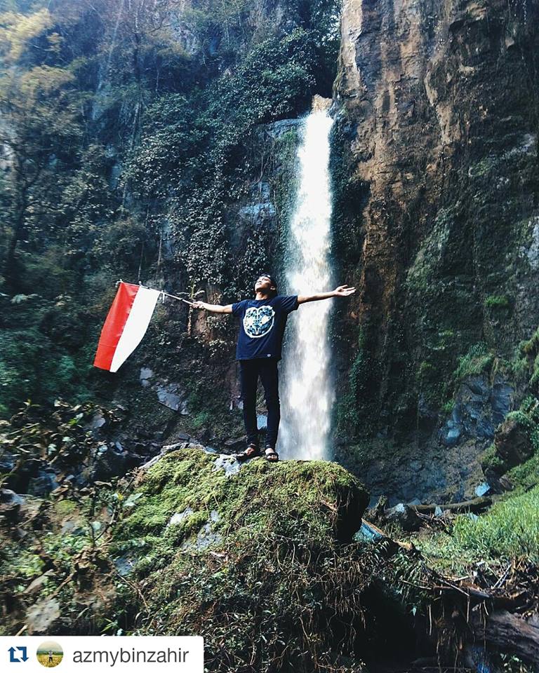 Curug Awu via @azmybinzahir, 1. Waduk Penjalin, 2. Hutan Mangrove Kaliwlingi, 3. Pantai Randusanga / Randusongo, 4. Agrowisata Besaran, 5. Wisata Pasir Gibug, 6. Masjid Agung Brebes, 7. Kalibaya Park, 8. Pabrik Gula Jatibarang, 9. Taman Edukasi, 10. Curug Putri, 11. Kebun Teh Kali Gua, 12. Candi Pangkuan, 13. Air Terjun Ranto Canyon, 14. Kampung Budaya Dusun Jalaswatu, 15. Pemandian Air Panas Tirta Husada, 16. Pemandian Air Panas Cipanas Buaran, 17. Ciblon Waterboom, 18. Bukit Cawiri, Dadablangan Malahayu, 19. Waduk Malahayu, 20. Cagar Alam Telaga Ranjeng, 21. Bukit Panenjoan, 22. Bukit AADT yang Menawan , 23. Bukit Baper yang Menawan , 24. Puncak Sakub, 25. Alun – Alun Brebes, 26. Pulau Hantu Sigempol, 27. Bukit Bintang Capar yang eksotik, 28. Gunung Gora, 29. Curug Cantel, 30. Kebon Gedhang, 31. Bukit Gerdesy – Taman Gerdesty Cilibur, 32. Pulau Cemara Sawojajar Brebes, 33. Gunung Nyapa, 34. Curug Awu, 35. Curug Panyusuhan, 37. Curug Rambukasang yang tersembunyi, 38. Curug Lebak Beber Wetan