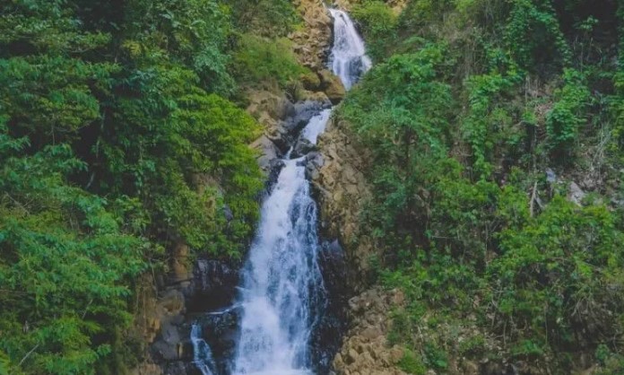 Curug Kanteh via Brisik, 1. Gua Maria Bukit Kanada, 2. Alun-Alun Rangkasbitung, 3. Museum Multatuli, 4. Balong Ranca Lentah, 5. Curug Sata, 6. Masjid Agung Al-Araf Rangkasbitung, 7. Pantai Karang Bokor, 8. Pantai Ciantir, 9. Pantai Tanjung Layar, 10. Curug Munding, 11. Perpustakaan Saidjah Adinda, 12. Rafting di Sungai Ciberang Rangkasbitung, 13. Vihara Rangkasbitung, 14. Wisata Kuliner Sate Bandeng, 15. Agrowisata Kebun Teh Cikuya, 16. Curug Kanteh, 17. Curug Cihear, 18. Wisata Air Panas Senang hati, 19. Pantai Goa Langir Sawarna, 20. Curug Kumpay, 21. Kupat Tahu khas Rangkasbitung