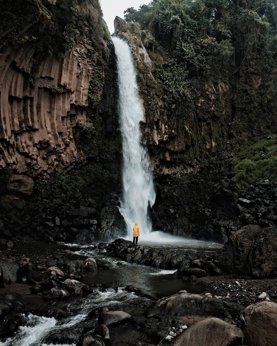 Curug Putri via @algisan_9, 1. Waduk Penjalin, 2. Hutan Mangrove Kaliwlingi, 3. Pantai Randusanga / Randusongo, 4. Agrowisata Besaran, 5. Wisata Pasir Gibug, 6. Masjid Agung Brebes, 7. Kalibaya Park, 8. Pabrik Gula Jatibarang, 9. Taman Edukasi, 10. Curug Putri, 11. Kebun Teh Kali Gua, 12. Candi Pangkuan, 13. Air Terjun Ranto Canyon, 14. Kampung Budaya Dusun Jalaswatu, 15. Pemandian Air Panas Tirta Husada, 16. Pemandian Air Panas Cipanas Buaran, 17. Ciblon Waterboom, 18. Bukit Cawiri, Dadablangan Malahayu, 19. Waduk Malahayu, 20. Cagar Alam Telaga Ranjeng, 21. Bukit Panenjoan, 22. Bukit AADT yang Menawan , 23. Bukit Baper yang Menawan , 24. Puncak Sakub, 25. Alun – Alun Brebes, 26. Pulau Hantu Sigempol, 27. Bukit Bintang Capar yang eksotik, 28. Gunung Gora, 29. Curug Cantel, 30. Kebon Gedhang, 31. Bukit Gerdesy – Taman Gerdesty Cilibur, 32. Pulau Cemara Sawojajar Brebes, 33. Gunung Nyapa, 34. Curug Awu, 35. Curug Panyusuhan, 37. Curug Rambukasang yang tersembunyi, 38. Curug Lebak Beber Wetan