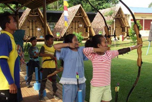 Kegiatan Memanah di Taman Herbal Insani via Wismanusantaraherbalcom, Informasi Umum, Taman Herbal Insani, Seputar Taman Herbal Insani Depok, Sejarah Taman Wisata Herbal Sawangan, Lokasi dan Cara Menuju Taman Herbal Insani, Harga Tiket Masuk Taman Herbal Insani, Wahana Permainan di Taman Herbal Insani, Fasilitas yang ada di Taman Herbal Insani