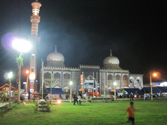Masjid Agung Brebes via Travelklik, 1. Waduk Penjalin, 2. Hutan Mangrove Kaliwlingi, 3. Pantai Randusanga / Randusongo, 4. Agrowisata Besaran, 5. Wisata Pasir Gibug, 6. Masjid Agung Brebes, 7. Kalibaya Park, 8. Pabrik Gula Jatibarang, 9. Taman Edukasi, 10. Curug Putri, 11. Kebun Teh Kali Gua, 12. Candi Pangkuan, 13. Air Terjun Ranto Canyon, 14. Kampung Budaya Dusun Jalaswatu, 15. Pemandian Air Panas Tirta Husada, 16. Pemandian Air Panas Cipanas Buaran, 17. Ciblon Waterboom, 18. Bukit Cawiri, Dadablangan Malahayu, 19. Waduk Malahayu, 20. Cagar Alam Telaga Ranjeng, 21. Bukit Panenjoan, 22. Bukit AADT yang Menawan , 23. Bukit Baper yang Menawan , 24. Puncak Sakub, 25. Alun – Alun Brebes, 26. Pulau Hantu Sigempol, 27. Bukit Bintang Capar yang eksotik, 28. Gunung Gora, 29. Curug Cantel, 30. Kebon Gedhang, 31. Bukit Gerdesy – Taman Gerdesty Cilibur, 32. Pulau Cemara Sawojajar Brebes, 33. Gunung Nyapa, 34. Curug Awu, 35. Curug Panyusuhan, 37. Curug Rambukasang yang tersembunyi, 38. Curug Lebak Beber Wetan