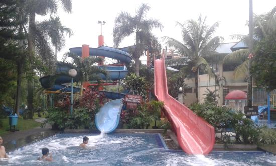 Mini Water Park Jakarta Barat via Tripadvisor, 1. Kota Tua Jakarta, 2. Museum Fatahillah, 3. Jembatan Kota Intan, 4. Palm Bay Water Park, 5. Museum Bank Indonesia, 6. Museum Seni Rupa dan Keramik, 7. Museum Wayang, 8. Toko Merah, 9. Museum Tekstil, 10. Museum Bank Mandiri, 11. Jakarta Aquarium, 12. Museum Trisakti, 13. Museum Arsip Nasional, 14. Museum Macan, 15. Pancoran China Town, 16. Taman Cattleya Jakarta, 17. Hutan Kota Srengseng, 18. skyrink Jakarta – Mall Taman Anggrek, 19. Tribeca Park, 20. Bentara Budaya Jakarta, 21. Sport Club Semanan, 22. Gedung Candra Naya, 23. Wihara Dharma Bhakti, 24. RPTRA Taman Pedongkelan, 25. Taman Wijaya Kusuma, 26. Kolam Renang Taman Alfa Indah, 27. Kolam Renang Kosambi Baru, 28. Anwa Victory club , 29. Masjid An-Nawier, 30. Gereja Sion (Gereja Portugis), 31. Masjid Raya KH. Hasyim Asyari, 32. Rumah Makan Dudung