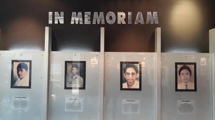 Museum Trisakti via Tribunnews, 1. Kota Tua Jakarta, 2. Museum Fatahillah, 3. Jembatan Kota Intan, 4. Palm Bay Water Park, 5. Museum Bank Indonesia, 6. Museum Seni Rupa dan Keramik, 7. Museum Wayang, 8. Toko Merah, 9. Museum Tekstil, 10. Museum Bank Mandiri, 11. Jakarta Aquarium, 12. Museum Trisakti, 13. Museum Arsip Nasional, 14. Museum Macan, 15. Pancoran China Town, 16. Taman Cattleya Jakarta, 17. Hutan Kota Srengseng, 18. skyrink Jakarta – Mall Taman Anggrek, 19. Tribeca Park, 20. Bentara Budaya Jakarta, 21. Sport Club Semanan, 22. Gedung Candra Naya, 23. Wihara Dharma Bhakti, 24. RPTRA Taman Pedongkelan, 25. Taman Wijaya Kusuma, 26. Kolam Renang Taman Alfa Indah, 27. Kolam Renang Kosambi Baru, 28. Anwa Victory club , 29. Masjid An-Nawier, 30. Gereja Sion (Gereja Portugis), 31. Masjid Raya KH. Hasyim Asyari, 32. Rumah Makan Dudung