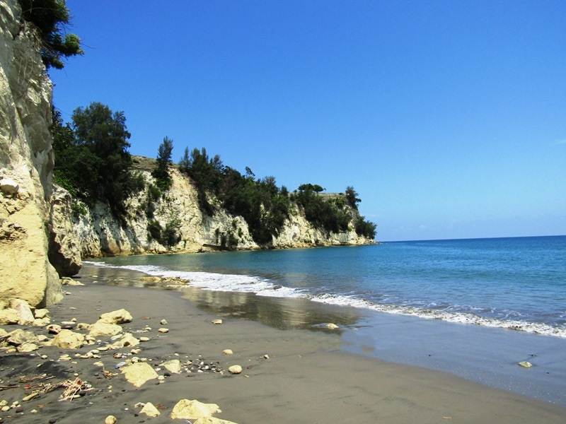 Pantai Batee Dua via Hikayatbanda, 1. Pantai Ujung Kareung, 2. Pulau Weh, 3. Pantai Anoi Itam, 4. Pantai Sumur Tiga, 5. Pulau Rubiah, 6. Pantai Iboih, 7. Danau Aneuk Laot, 8. Air Terjun Pria Laot, 9. Gunung Jaboi, 10. Pantai Tapak Gajah, 11. Pantai Gapang, 12. Pantai Kasih, 13. Sabang Hill, 14. Gua Sarang, 15. Tugu Nol Kilometer, 16. Benteng Bunker Jepang, 17. Pemandian Air Panas Keuneukai, 18. Sirui Hidrothermal, 19. Pulau Klah, 20. Tugu I Love Sabang, 21. Pantai Teupin Layeu, 22. Pantai Pasir Putih, 23. Pantai Paneuh, 24. Pantai Jaboi, 25. Pantai Arun, 26. Pantai Batee Dua, 27. Pantai Mata Ie sabang, 28. Pantai Keramat Pandan, 29. Pulau Seulako, 30. Mercusuar Balohan, 31. Mercusuar Ie Meulee, 32. Mercusuar Ujong Asam