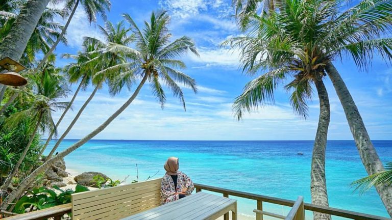 Pantai Sumur Tiga via @berangan_trip, 1. Pantai Ujung Kareung, 2. Pulau Weh, 3. Pantai Anoi Itam, 4. Pantai Sumur Tiga, 5. Pulau Rubiah, 6. Pantai Iboih, 7. Danau Aneuk Laot, 8. Air Terjun Pria Laot, 9. Gunung Jaboi, 10. Pantai Tapak Gajah, 11. Pantai Gapang, 12. Pantai Kasih, 13. Sabang Hill, 14. Gua Sarang, 15. Tugu Nol Kilometer, 16. Benteng Bunker Jepang, 17. Pemandian Air Panas Keuneukai, 18. Sirui Hidrothermal, 19. Pulau Klah, 20. Tugu I Love Sabang, 21. Pantai Teupin Layeu, 22. Pantai Pasir Putih, 23. Pantai Paneuh, 24. Pantai Jaboi, 25. Pantai Arun, 26. Pantai Batee Dua, 27. Pantai Mata Ie sabang, 28. Pantai Keramat Pandan, 29. Pulau Seulako, 30. Mercusuar Balohan, 31. Mercusuar Ie Meulee, 32. Mercusuar Ujong Asam