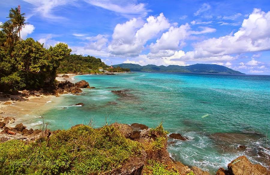 Pantai Tapak Gajah via @surga.nusantara, 1. Pantai Ujung Kareung, 2. Pulau Weh, 3. Pantai Anoi Itam, 4. Pantai Sumur Tiga, 5. Pulau Rubiah, 6. Pantai Iboih, 7. Danau Aneuk Laot, 8. Air Terjun Pria Laot, 9. Gunung Jaboi, 10. Pantai Tapak Gajah, 11. Pantai Gapang, 12. Pantai Kasih, 13. Sabang Hill, 14. Gua Sarang, 15. Tugu Nol Kilometer, 16. Benteng Bunker Jepang, 17. Pemandian Air Panas Keuneukai, 18. Sirui Hidrothermal, 19. Pulau Klah, 20. Tugu I Love Sabang, 21. Pantai Teupin Layeu, 22. Pantai Pasir Putih, 23. Pantai Paneuh, 24. Pantai Jaboi, 25. Pantai Arun, 26. Pantai Batee Dua, 27. Pantai Mata Ie sabang, 28. Pantai Keramat Pandan, 29. Pulau Seulako, 30. Mercusuar Balohan, 31. Mercusuar Ie Meulee, 32. Mercusuar Ujong Asam