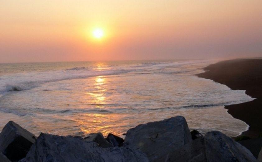 Pantai Trisik via Tempatwisatamu, 1. Kalibiru, 2. Waduk Sermo, 3. Gunung Ijo, 4. Puncak Suroloyo, 5. Kebun Teh Nglinggo, 6. Puncak Gunung Lanang, 7. Waduk Mini Kleco, 8. Goa Kiskendo, 9. Kedung Pedut, 10. Air Terjun Sidoharjo, 11. Air Terjun Grojogan Sewu, 12. Pantai Glagah, 13. Pantai Trisik, 14. Pantai Congot, 15. Wildlife Rescue Center, 16. Puncak Widosari, 17. Arung Jeram Sungai Progo, 18. Air Terjun Kembangsoka, 19. Goa Sriti Kulon Progo, 20. Hutan Mangrove Pantai Congot, 21. Goa Kebon Krembangan, 22. Pantai Bugel, 23. Bendungan Ancol, 24. Bukit Isis Kulon Progo, 25. Taman Sungai Mudal, 26. Air Terjun Setawing, 27. Pantai Pasir Kadilangu, 28. Embung Banjaroya, 29. Puncak Dipowono Kulon Progo, 30. Wisata Hutan Mangrove Jembatan Api-api, 31. Hutan Pinus Girimulyo, 32. Bendung Kayangan, 33. Kebun Bunga Krisan Gerbosari, 34. Rafting Kalibawang, 35. Bukit Cendana, 36. Air Terjun Kedung Ingas, 37. Kedung Bendo, 38. Pule Payung, 39. Bukit Jangkang, 40. Tebing Gunung Gajah, 42. Puncak Kuda Sembrani, 43. Ayunan Langit Watu Jaran, 44. Curug Siluwok, 45. Gunung Kukusan