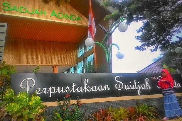 Perpustakaan Saidjah Adinda via Sindonews, 1. Gua Maria Bukit Kanada, 2. Alun-Alun Rangkasbitung, 3. Museum Multatuli, 4. Balong Ranca Lentah, 5. Curug Sata, 6. Masjid Agung Al-Araf Rangkasbitung, 7. Pantai Karang Bokor, 8. Pantai Ciantir, 9. Pantai Tanjung Layar, 10. Curug Munding, 11. Perpustakaan Saidjah Adinda, 12. Rafting di Sungai Ciberang Rangkasbitung, 13. Vihara Rangkasbitung, 14. Wisata Kuliner Sate Bandeng, 15. Agrowisata Kebun Teh Cikuya, 16. Curug Kanteh, 17. Curug Cihear, 18. Wisata Air Panas Senang hati, 19. Pantai Goa Langir Sawarna, 20. Curug Kumpay, 21. Kupat Tahu khas Rangkasbitung