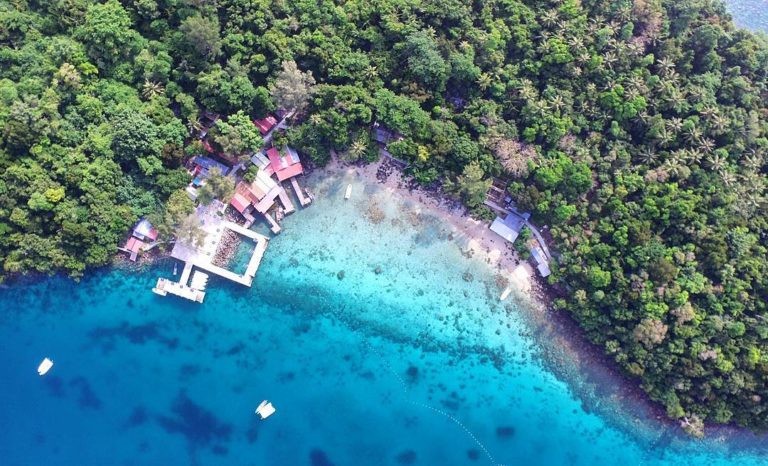 Pulau Rubiah via @albar_rusman, 1. Museum Tsunami, 2. Pulau Rubiah, 3. Pantai Iboih, 4. Masjid Raya Baiturrahman, 5. Air Terjun Blang Kolam, 6. Air Terjun Suhom, 7. Danau Laut Tawar, 8. Pantai Lhoknga, 9. Rumah Cut Nyak Dien, 10. Taman Hutan Raya Pocut Meurah Intan, 11. Air Terjun Kuta Malaka, 12. Tugu Nol Kilometer, 13. Pulau Batee, 14. Pulau Keluang, 15. Goa Sarang, 16. Ujong Seukee, 17. Pulo Aceh, 18. Air Terjun Pria Laot, 19. Air Terjun Tansaran Bidin, 20. Air Terjun Tahura Saree, 21. Kuala Paret, 22. Lingkok Kuwieng, 23. Kuala Merisi, 24. Pualu Pusong, 25. Pantai Tebing Lampuuk, 26. Pantan Terong, 27. Benteng Iskandar Muda dan Benteng Indrapatra, 28. Pusat Latihan Gajah Saree, 29. Air Terjun Peukan Biluy , 30. Goa Loyang Koro, 31. Gua putri pukes, 32. Cagar Alam Jantho, 33. Objek Wisata Putroe Aloh – Pucok Krueng , 34. Gunung Seulawah Agam, 35. Gunung Borni Telong, 36. Pulau Seumadu, 37. Kegiatan diving wisata di Pulau Weh, 38. Pantai Ujong Kareung, 39. Bukit Lamreh, 40. Pantai Ulee Lheue