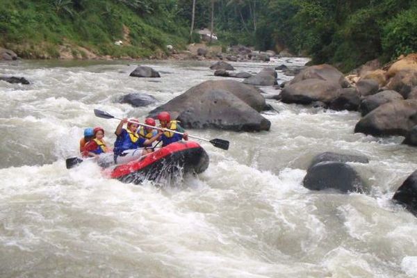 Rafting di Sungai Ciberang Rangkasbitung via Okezone, 1. Gua Maria Bukit Kanada, 2. Alun-Alun Rangkasbitung, 3. Museum Multatuli, 4. Balong Ranca Lentah, 5. Curug Sata, 6. Masjid Agung Al-Araf Rangkasbitung, 7. Pantai Karang Bokor, 8. Pantai Ciantir, 9. Pantai Tanjung Layar, 10. Curug Munding, 11. Perpustakaan Saidjah Adinda, 12. Rafting di Sungai Ciberang Rangkasbitung, 13. Vihara Rangkasbitung, 14. Wisata Kuliner Sate Bandeng, 15. Agrowisata Kebun Teh Cikuya, 16. Curug Kanteh, 17. Curug Cihear, 18. Wisata Air Panas Senang hati, 19. Pantai Goa Langir Sawarna, 20. Curug Kumpay, 21. Kupat Tahu khas Rangkasbitung