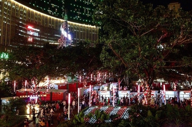 Tribeca Park via @aneethamaria, 1. Monumen Nasional (Tugu Monas), 2. Taman Mini Indonesia Indah (TMII), 3. Tebet Eco Park, 4. Taman Impian Jaya Ancol, 5. Dufan (Dunia Fantasi), 6. Taman Margasatwa Ragunan, 7. Pulau Tidung, 8. Ocean Ecopark, 9. Atlantis Water Adventure, 10. Pulau Bidadari, 11. Tribeca Park, 12. Pasar Seni, 13. Jembatan Kota Intan, 14. Museum Sejarah Jakarta, 15. Museum Bank Indonesia, 16. Ice Skating di Sky Rink, 17. KidZania Jakarta, 18. Kota Tua Jakarta, 19. Grand Indonesia Mall, 20. Masjid Istiqlal, 21. Gereja Katedral Jakarta, 22. Pasar Taman Puring, 23. Taman Suropati Jakarta, 24. Museum Nasional, 25. Pasar Tanah Abang, 26. Pecinan Glodok Jakarta, 27. Sea World Indonesia, 28. Setu Babakan Jakarta, 29. Wisata Mangrove Jakarta, 30. Taman Ayodia, 31. Taman Hutan Kota Penjaringan, 32. Cibugary Farm – Wisata Edukasi Cibugary, 33. Hauwke’s Auto Gallery Kayak Museum Angkut di Malang, 34. Pondok Indah Water Park, 35. The Escape Hunt (Tutup Permanen), 36. Kemang Food Festival (Tutup), 37. Taman Kepulauan Seribu, 38. Wisata Pendidikan Pinisi, 39. Flight Experience Gandaria (Tutup Permanen), 40. Tamasya di Taman Tabebuya, 41. Museum Satria Mandala, 42. Liburan ke Museum di Tengah Kebun, 43. Kampung Main Cipulir, 44. Taman Situ Lembang, 45. Taman Ismail Marzuki, 46. Museum Joang ‘45, 47. Freedom Library (Tutup Permanen), 48. Galeri Indonesia Kaya, 49. Taman Menteng, 50. Museum Macan, 51. Museum Wayang, 52. Klenteng Jin De Yuan, 53. Museum Tekstil, 54. Rumah Si Pitung, 55. Pantai Marunda, 56. Waterbom PIK (Tutup Permanen), 57. Alive Museum Jakarta, 58. Museum Bahari, 59. Pulau Semak Daun, 60. Pulau Pramuka, 61. Pulau Kelapa, 62. Bricks 4 Kidz, 63. Museum Perangko Indonesia, 64. Taman Agrowisata Cilangkap