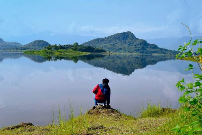 Waduk Malahayu Brebes via @dede_kurnia1, 1. Waduk Penjalin, 2. Hutan Mangrove Kaliwlingi, 3. Pantai Randusanga / Randusongo, 4. Agrowisata Besaran, 5. Wisata Pasir Gibug, 6. Masjid Agung Brebes, 7. Kalibaya Park, 8. Pabrik Gula Jatibarang, 9. Taman Edukasi, 10. Curug Putri, 11. Kebun Teh Kali Gua, 12. Candi Pangkuan, 13. Air Terjun Ranto Canyon, 14. Kampung Budaya Dusun Jalaswatu, 15. Pemandian Air Panas Tirta Husada, 16. Pemandian Air Panas Cipanas Buaran, 17. Ciblon Waterboom, 18. Bukit Cawiri, Dadablangan Malahayu, 19. Waduk Malahayu, 20. Cagar Alam Telaga Ranjeng, 21. Bukit Panenjoan, 22. Bukit AADT yang Menawan , 23. Bukit Baper yang Menawan , 24. Puncak Sakub, 25. Alun – Alun Brebes, 26. Pulau Hantu Sigempol, 27. Bukit Bintang Capar yang eksotik, 28. Gunung Gora, 29. Curug Cantel, 30. Kebon Gedhang, 31. Bukit Gerdesy – Taman Gerdesty Cilibur, 32. Pulau Cemara Sawojajar Brebes, 33. Gunung Nyapa, 34. Curug Awu, 35. Curug Panyusuhan, 37. Curug Rambukasang yang tersembunyi, 38. Curug Lebak Beber Wetan