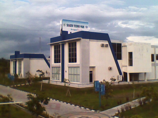 Ganesha Technopark via Indoplacescom, 1. Alun-alun Kota Sragen, 2. Museum Prasejarah Sangiran, 3. Taman Ndayu Alam Asri, 4. Waduk Kedung Ombo, 5. Gunung Kemukus, 6. Wisata Pemandian Air Panas Bayanan, 7. Taman Kridoanggo Sragen, 8. Taman Sukowati, 9. Kolam Renang Kartika, 10. Wisata Alam Betisrejo, 11. Galeri Batik Sukowati, 12. Waduk Blimbing, 13. Waduk Gebyar, 14. Edupark Gemolong Sragen, 15. Kolam Renang Doeng Cuo , 16. Air Terjun Dung Jengglong, 17. Kedung Grujug Sragen, 18. Elok Waterpark, 19. Pemandian Sendang Kun Gerit, 20. Waduk Kembangan, 21. Gunung Banyak, 22. Makam Joko Tingkir, 23. Wisata Batik Dewi Arum Kliwonan, 24. Pemandian Air Panas Sendang Panguripan (Ngunut), 25. Museum Manusia Purba Klaster Bukuran, 26. Ganesha Technopark (Tutup Sementara)