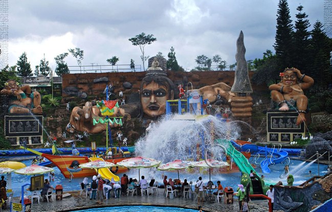 Jatim Park 1, 1. Gunung Bromo, 2. Pantai Pasir Putih, 3. Telaga Sarangan, 4. Ranu Kumbolo Gunung Semeru, 5. Pulau Sempu, 6. Pantai Plengkung, 7. Pantai Bandealit, 8. Pantai Sendang Biru, 9. Pulau Merah, 10. Pantai Balekambang, 11. Kawah Ijen Banyuwangi , 12. Jawa Timur Park (Jatim Park) 1, 13. House of Sampoerna, 14. Wisata Bahari Lamongan , 15. Pantai Papuma Jember, 16. Gunung Kelud Kediri, 17. Maharani Zoo & Goa, 18. Pemandian Air Panas Cangar Jawa Timur, 19. Arung Jeram Songa Probolinggo, 20. Air Terjun Madakaripura Probolinggo, 21. Air Terjun Coban Rondo, 22. Puncak B-29, 23. Simpang Lima Gumul – KEDIRI, 24. Gumul Paradise Island Kediri, 25. Taman Langit Gunung Banyak, 26. Jatim Park 2 Malang, 27. Taman Rekreasi Selecta, 28. Wisata Bukit Jaddhih, 29. Air Terjun Dlundung, 30. Predator Fun Park Batu, 31. Eco Green Park, 32. Taman Bungkul, 33. Pantai Batu Bengkung, 34. Air Terjun Putuk Truno, 35. The Grand Taman Safari Prigen Jawa Timur, 36. Pantai Kelapa Tuban, 37. Air Terjun Sedudo