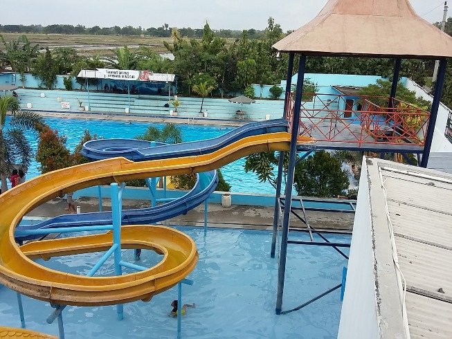 Kolam Renang Doeng Cuo Sragen via Srageninfo01.blogspot, 1. Alun-alun Kota Sragen, 2. Museum Prasejarah Sangiran, 3. Taman Ndayu Alam Asri, 4. Waduk Kedung Ombo, 5. Gunung Kemukus, 6. Wisata Pemandian Air Panas Bayanan, 7. Taman Kridoanggo Sragen, 8. Taman Sukowati, 9. Kolam Renang Kartika, 10. Wisata Alam Betisrejo, 11. Galeri Batik Sukowati, 12. Waduk Blimbing, 13. Waduk Gebyar, 14. Edupark Gemolong Sragen, 15. Kolam Renang Doeng Cuo , 16. Air Terjun Dung Jengglong, 17. Kedung Grujug Sragen, 18. Elok Waterpark, 19. Pemandian Sendang Kun Gerit, 20. Waduk Kembangan, 21. Gunung Banyak, 22. Makam Joko Tingkir, 23. Wisata Batik Dewi Arum Kliwonan, 24. Pemandian Air Panas Sendang Panguripan (Ngunut), 25. Museum Manusia Purba Klaster Bukuran, 26. Ganesha Technopark (Tutup Sementara)