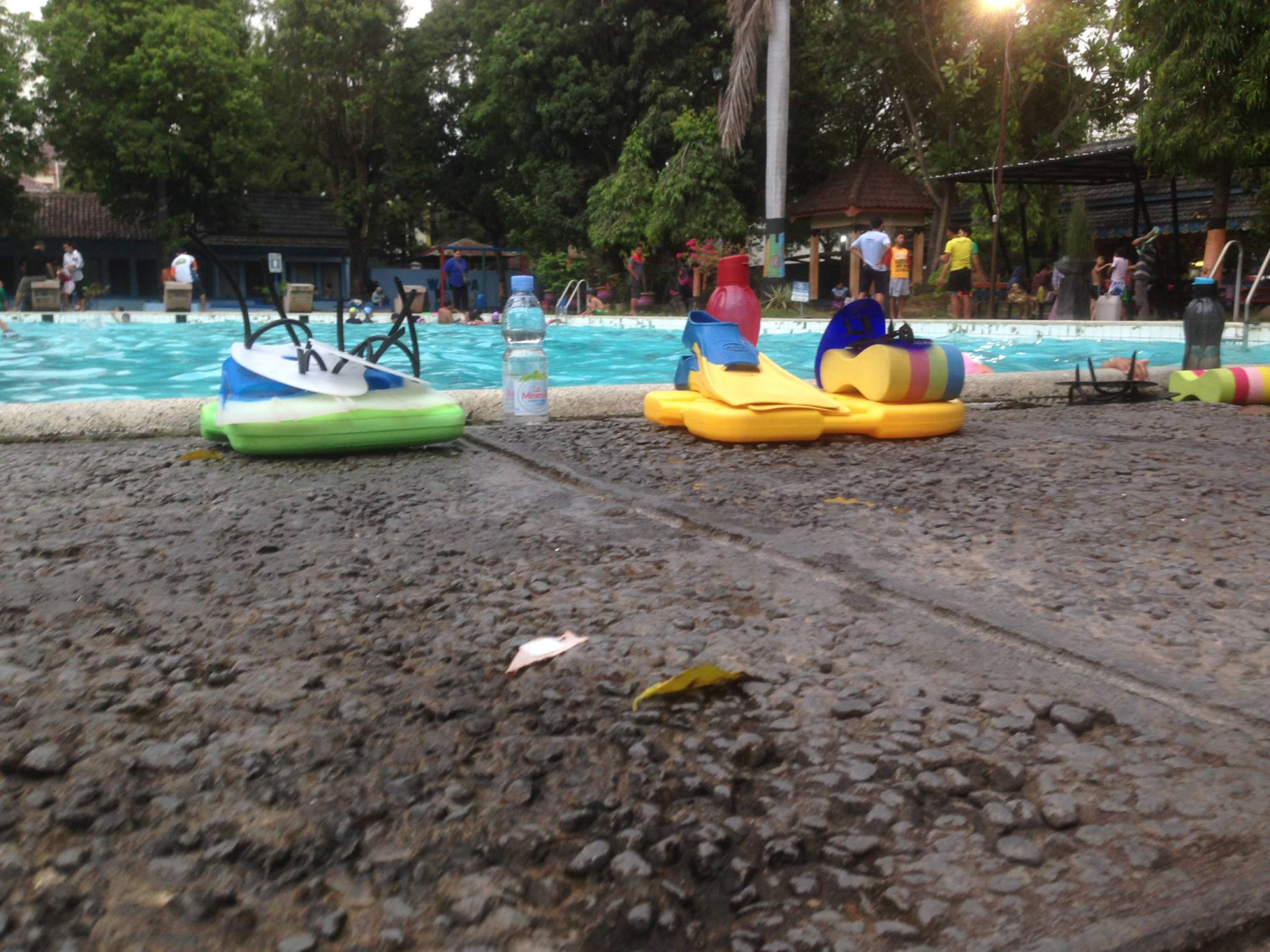 Kolam Renang Kartika, 1. Alun-alun Kota Sragen, 2. Museum Prasejarah Sangiran, 3. Taman Ndayu Alam Asri, 4. Waduk Kedung Ombo, 5. Gunung Kemukus, 6. Wisata Pemandian Air Panas Bayanan, 7. Taman Kridoanggo Sragen, 8. Taman Sukowati, 9. Kolam Renang Kartika, 10. Wisata Alam Betisrejo, 11. Galeri Batik Sukowati, 12. Waduk Blimbing, 13. Waduk Gebyar, 14. Edupark Gemolong Sragen, 15. Kolam Renang Doeng Cuo , 16. Air Terjun Dung Jengglong, 17. Kedung Grujug Sragen, 18. Elok Waterpark, 19. Pemandian Sendang Kun Gerit, 20. Waduk Kembangan, 21. Gunung Banyak, 22. Makam Joko Tingkir, 23. Wisata Batik Dewi Arum Kliwonan, 24. Pemandian Air Panas Sendang Panguripan (Ngunut), 25. Museum Manusia Purba Klaster Bukuran, 26. Ganesha Technopark (Tutup Sementara)