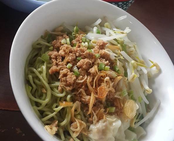Mie Pangsit Cek Bireuen via Travelingyukcom, 1. Menikmati Kealamian Air Terjun Ceuraceu, 2. Pantai Peuneulet Baroh, 3. Pantai Kuala Raja, 4. Pantai Krueng Juli dan Ujong Blang, 5. Pemandian Batee Iliek, 6. Pantai Jangka, 7. Air Terjun Samalanga, 8. Krueng Simpo, 9. Pantai Calok Samalanga dan Mamplam, 10. Ulee Kareung, 11. Rumoh Teungku Chik di Awe Geutah, 12. Air Terjun Le Rhop, 13. Air Terjun Piramida, 14. Cot Panglima, 15. Pantai Laot Lapang, 16. Pantai Reuleng Manyang, 17. Sate Matang yang Khas, 18. Mie Pangsit Cek Bireuen, 19. Star Black Coffee, 20. Mie Pangsit Apilin, 21. Bireuen Partee, 22. Ayam Lepaas, 23. Coffee.in, 24. Warung Habiby, 26. Bengkupi, 27. Warung Kopi UK 88