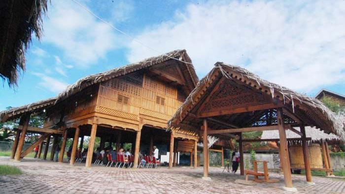 Museum Kota Lhokseumawe Foto Serambi Indonesia, 1. Pulau Seumadu, 2. Bukit Goa Jepang (Blang Panyang), 3. Taman Ngieng Jioh, 4. Sungai Krueng Cunda, 5. Pantai Ujong Blang, 6. Pantai Meuraksa, 7. Waduk Jeuleukat, 8. Taman Riyadhah, 9. Islamic Center Lhokseumawe, 10. Waduk Kota Lhokseumawe, 11. Buket Paloh Batee, 12. Pantai Rancong, 13. Dermaga Pertamina Lhokseumawe, 14. Pelabuhan Krueng Geukueh, 15. Makam Putroe Neng, 16. Museum Malikussaleh, 17. Pantai Ulee Jalan, 18. Museum Kota Lhokseumawe