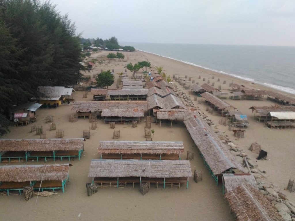 Pantai Kuala Raja via Steemitcom, 1. Menikmati Kealamian Air Terjun Ceuraceu, 2. Pantai Peuneulet Baroh, 3. Pantai Kuala Raja, 4. Pantai Krueng Juli dan Ujong Blang, 5. Pemandian Batee Iliek, 6. Pantai Jangka, 7. Air Terjun Samalanga, 8. Krueng Simpo, 9. Pantai Calok Samalanga dan Mamplam, 10. Ulee Kareung, 11. Rumoh Teungku Chik di Awe Geutah, 12. Air Terjun Le Rhop, 13. Air Terjun Piramida, 14. Cot Panglima, 15. Pantai Laot Lapang, 16. Pantai Reuleng Manyang, 17. Sate Matang yang Khas, 18. Mie Pangsit Cek Bireuen, 19. Star Black Coffee, 20. Mie Pangsit Apilin, 21. Bireuen Partee, 22. Ayam Lepaas, 23. Coffee.in, 24. Warung Habiby, 26. Bengkupi, 27. Warung Kopi UK 88