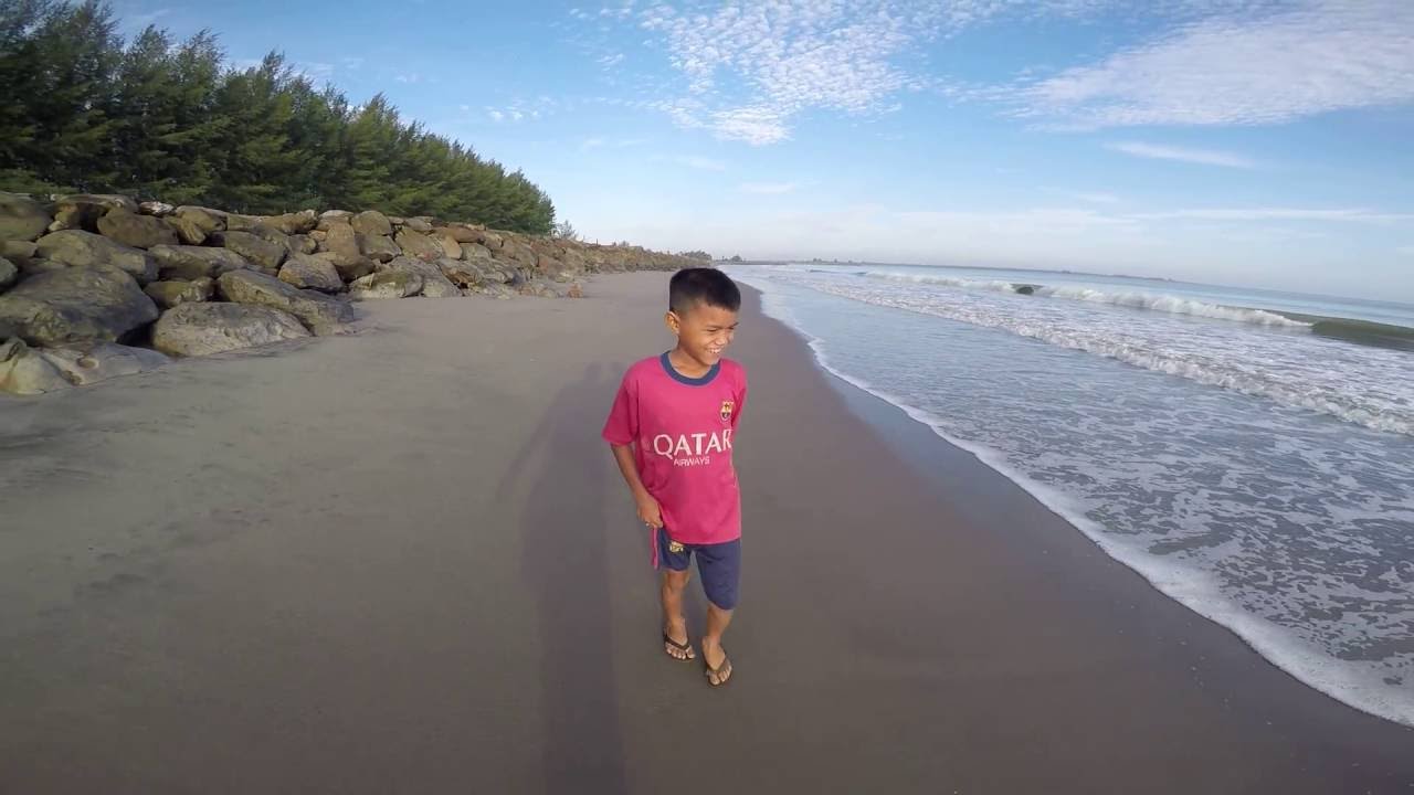 Pantai Laot Lapang via Suara1996.blogspotcom, 1. Menikmati Kealamian Air Terjun Ceuraceu, 2. Pantai Peuneulet Baroh, 3. Pantai Kuala Raja, 4. Pantai Krueng Juli dan Ujong Blang, 5. Pemandian Batee Iliek, 6. Pantai Jangka, 7. Air Terjun Samalanga, 8. Krueng Simpo, 9. Pantai Calok Samalanga dan Mamplam, 10. Ulee Kareung, 11. Rumoh Teungku Chik di Awe Geutah, 12. Air Terjun Le Rhop, 13. Air Terjun Piramida, 14. Cot Panglima, 15. Pantai Laot Lapang, 16. Pantai Reuleng Manyang, 17. Sate Matang yang Khas, 18. Mie Pangsit Cek Bireuen, 19. Star Black Coffee, 20. Mie Pangsit Apilin, 21. Bireuen Partee, 22. Ayam Lepaas, 23. Coffee.in, 24. Warung Habiby, 26. Bengkupi, 27. Warung Kopi UK 88
