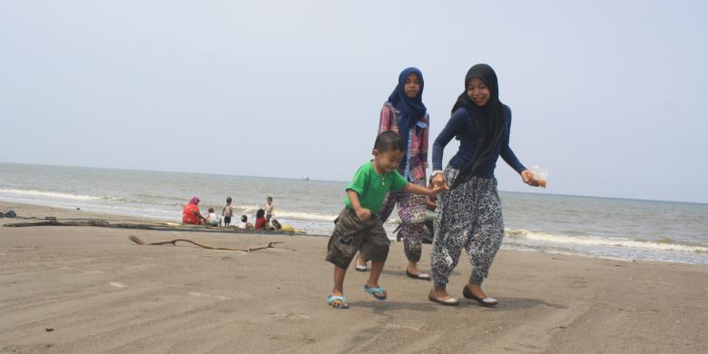 Pantai Seumadu via Kompascom, 1. Waduk Jeulikat, 2. Pantai Lancok, 3. Pantai Meuraksa, 4. Pantai Krueng Geukuh, 5. Air Terjun 7 Bidadari, 6. Pantai Sawang, 7. Rumah Adat Cut Nyak Meutia, 8. Pemandian Krueng Sawang, 9. Pantai Ulee Rubek, 10. Air Terjun Blang Kolam, 11. Pantai Bantayan, 12. Gunung Salak Nisam Antara, 13. Masjid Raya Pase, 14. Komplek Kerajaan Samudra Pasai, 15. Pantai Seumadu, 16. Pantai Ujong Blang, 17. Buket Guha Jepang, 18. Waduk Pusong