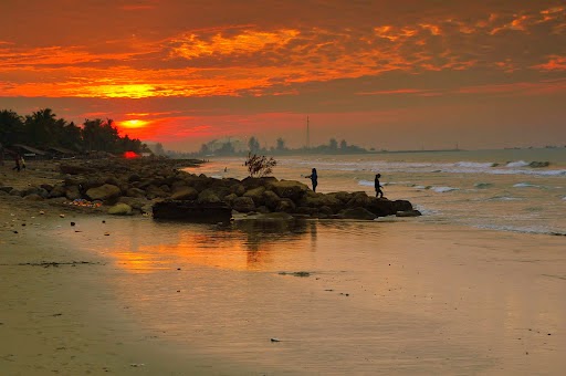 Pantai Ujong Blang via Jaksabewoesiatcom, 1. Pulau Seumadu, 2. Bukit Goa Jepang (Blang Panyang), 3. Taman Ngieng Jioh, 4. Sungai Krueng Cunda, 5. Pantai Ujong Blang, 6. Pantai Meuraksa, 7. Waduk Jeuleukat, 8. Taman Riyadhah, 9. Islamic Center Lhokseumawe, 10. Waduk Kota Lhokseumawe, 11. Buket Paloh Batee, 12. Pantai Rancong, 13. Dermaga Pertamina Lhokseumawe, 14. Pelabuhan Krueng Geukueh, 15. Makam Putroe Neng, 16. Museum Malikussaleh, 17. Pantai Ulee Jalan, 18. Museum Kota Lhokseumawe