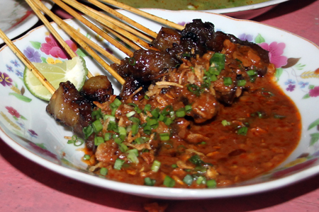 Sate Matang via Kemanaajaboleeh, 1. Menikmati Kealamian Air Terjun Ceuraceu, 2. Pantai Peuneulet Baroh, 3. Pantai Kuala Raja, 4. Pantai Krueng Juli dan Ujong Blang, 5. Pemandian Batee Iliek, 6. Pantai Jangka, 7. Air Terjun Samalanga, 8. Krueng Simpo, 9. Pantai Calok Samalanga dan Mamplam, 10. Ulee Kareung, 11. Rumoh Teungku Chik di Awe Geutah, 12. Air Terjun Le Rhop, 13. Air Terjun Piramida, 14. Cot Panglima, 15. Pantai Laot Lapang, 16. Pantai Reuleng Manyang, 17. Sate Matang yang Khas, 18. Mie Pangsit Cek Bireuen, 19. Star Black Coffee, 20. Mie Pangsit Apilin, 21. Bireuen Partee, 22. Ayam Lepaas, 23. Coffee.in, 24. Warung Habiby, 26. Bengkupi, 27. Warung Kopi UK 88