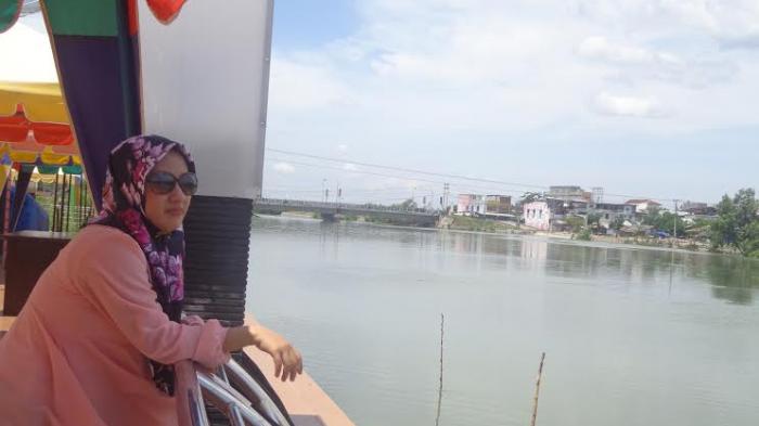 Sungai Krueng Cunda via Tribunnews, 1. Pulau Seumadu, 2. Bukit Goa Jepang (Blang Panyang), 3. Taman Ngieng Jioh, 4. Sungai Krueng Cunda, 5. Pantai Ujong Blang, 6. Pantai Meuraksa, 7. Waduk Jeuleukat, 8. Taman Riyadhah, 9. Islamic Center Lhokseumawe, 10. Waduk Kota Lhokseumawe, 11. Buket Paloh Batee, 12. Pantai Rancong, 13. Dermaga Pertamina Lhokseumawe, 14. Pelabuhan Krueng Geukueh, 15. Makam Putroe Neng, 16. Museum Malikussaleh, 17. Pantai Ulee Jalan, 18. Museum Kota Lhokseumawe