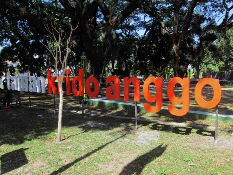 Taman Kridoanggo Sragen, 1. Alun-alun Kota Sragen, 2. Museum Prasejarah Sangiran, 3. Taman Ndayu Alam Asri, 4. Waduk Kedung Ombo, 5. Gunung Kemukus, 6. Wisata Pemandian Air Panas Bayanan, 7. Taman Kridoanggo Sragen, 8. Taman Sukowati, 9. Kolam Renang Kartika, 10. Wisata Alam Betisrejo, 11. Galeri Batik Sukowati, 12. Waduk Blimbing, 13. Waduk Gebyar, 14. Edupark Gemolong Sragen, 15. Kolam Renang Doeng Cuo , 16. Air Terjun Dung Jengglong, 17. Kedung Grujug Sragen, 18. Elok Waterpark, 19. Pemandian Sendang Kun Gerit, 20. Waduk Kembangan, 21. Gunung Banyak, 22. Makam Joko Tingkir, 23. Wisata Batik Dewi Arum Kliwonan, 24. Pemandian Air Panas Sendang Panguripan (Ngunut), 25. Museum Manusia Purba Klaster Bukuran, 26. Ganesha Technopark (Tutup Sementara)