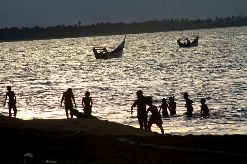 Ulee Kareung via Portalsatu, 1. Menikmati Kealamian Air Terjun Ceuraceu, 2. Pantai Peuneulet Baroh, 3. Pantai Kuala Raja, 4. Pantai Krueng Juli dan Ujong Blang, 5. Pemandian Batee Iliek, 6. Pantai Jangka, 7. Air Terjun Samalanga, 8. Krueng Simpo, 9. Pantai Calok Samalanga dan Mamplam, 10. Ulee Kareung, 11. Rumoh Teungku Chik di Awe Geutah, 12. Air Terjun Le Rhop, 13. Air Terjun Piramida, 14. Cot Panglima, 15. Pantai Laot Lapang, 16. Pantai Reuleng Manyang, 17. Sate Matang yang Khas, 18. Mie Pangsit Cek Bireuen, 19. Star Black Coffee, 20. Mie Pangsit Apilin, 21. Bireuen Partee, 22. Ayam Lepaas, 23. Coffee.in, 24. Warung Habiby, 26. Bengkupi, 27. Warung Kopi UK 88