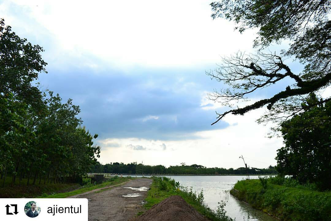 Waduk Kembangan via @wadukkembangan, 1. Alun-alun Kota Sragen, 2. Museum Prasejarah Sangiran, 3. Taman Ndayu Alam Asri, 4. Waduk Kedung Ombo, 5. Gunung Kemukus, 6. Wisata Pemandian Air Panas Bayanan, 7. Taman Kridoanggo Sragen, 8. Taman Sukowati, 9. Kolam Renang Kartika, 10. Wisata Alam Betisrejo, 11. Galeri Batik Sukowati, 12. Waduk Blimbing, 13. Waduk Gebyar, 14. Edupark Gemolong Sragen, 15. Kolam Renang Doeng Cuo , 16. Air Terjun Dung Jengglong, 17. Kedung Grujug Sragen, 18. Elok Waterpark, 19. Pemandian Sendang Kun Gerit, 20. Waduk Kembangan, 21. Gunung Banyak, 22. Makam Joko Tingkir, 23. Wisata Batik Dewi Arum Kliwonan, 24. Pemandian Air Panas Sendang Panguripan (Ngunut), 25. Museum Manusia Purba Klaster Bukuran, 26. Ganesha Technopark (Tutup Sementara)