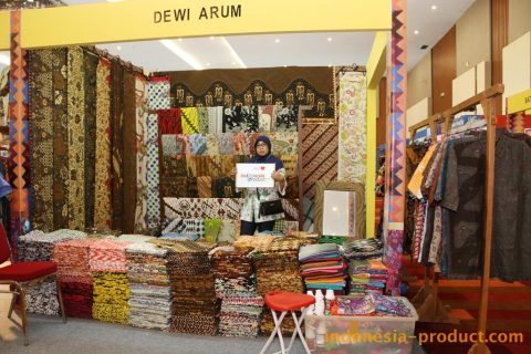 Wisata Batik Dewi Arum Kliwonan via Indonesia-produckcom, 1. Alun-alun Kota Sragen, 2. Museum Prasejarah Sangiran, 3. Taman Ndayu Alam Asri, 4. Waduk Kedung Ombo, 5. Gunung Kemukus, 6. Wisata Pemandian Air Panas Bayanan, 7. Taman Kridoanggo Sragen, 8. Taman Sukowati, 9. Kolam Renang Kartika, 10. Wisata Alam Betisrejo, 11. Galeri Batik Sukowati, 12. Waduk Blimbing, 13. Waduk Gebyar, 14. Edupark Gemolong Sragen, 15. Kolam Renang Doeng Cuo , 16. Air Terjun Dung Jengglong, 17. Kedung Grujug Sragen, 18. Elok Waterpark, 19. Pemandian Sendang Kun Gerit, 20. Waduk Kembangan, 21. Gunung Banyak, 22. Makam Joko Tingkir, 23. Wisata Batik Dewi Arum Kliwonan, 24. Pemandian Air Panas Sendang Panguripan (Ngunut), 25. Museum Manusia Purba Klaster Bukuran, 26. Ganesha Technopark (Tutup Sementara)
