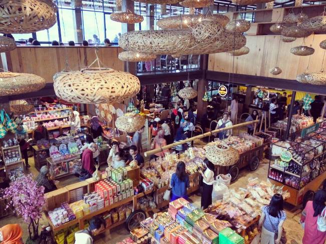 Belanja di Pasar Khatulistiwa, Lokasi dan Rute Menuju Dusun Bambu, Aktivitas yang Bisa Dilakukan di Dusun Bambu, Jam Operasional dan Harga Tiket Masuk Dusun Bambu, Harga Tiket Masuk Dusun Bambu Lembang