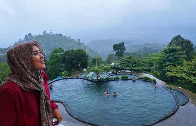 Berenang di Umbul Sidomukuti Indah via IG @dianhijabistana, Lokasi dan Rute Menuju Wisata Umbul Sidomukti, Fasilitas dan Permainan di Umbul Sidomukti, Aktivitas Seru di Umbul Sidomukti, Penginapan, Harga Tiket Masuk Umbul Sidomukti, Tips Liburan ke Umbul Sidomukti