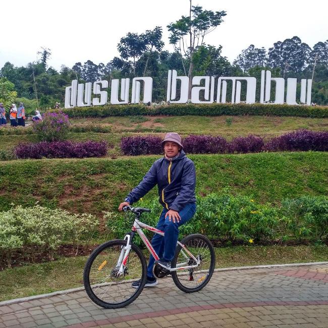 Bersepeda di dusun bambu, Lokasi dan Rute Menuju Dusun Bambu, Aktivitas yang Bisa Dilakukan di Dusun Bambu, Jam Operasional dan Harga Tiket Masuk Dusun Bambu, Harga Tiket Masuk Dusun Bambu Lembang